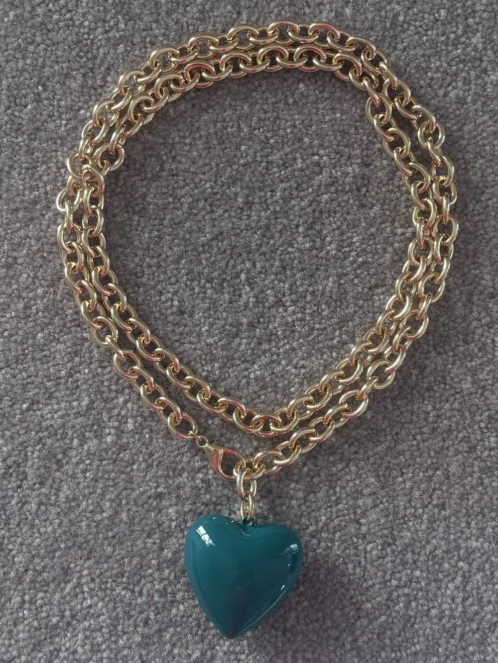 NWOT Roxanne Assoulin The Big Heart Charm Necklace - Picture 3 of 4
